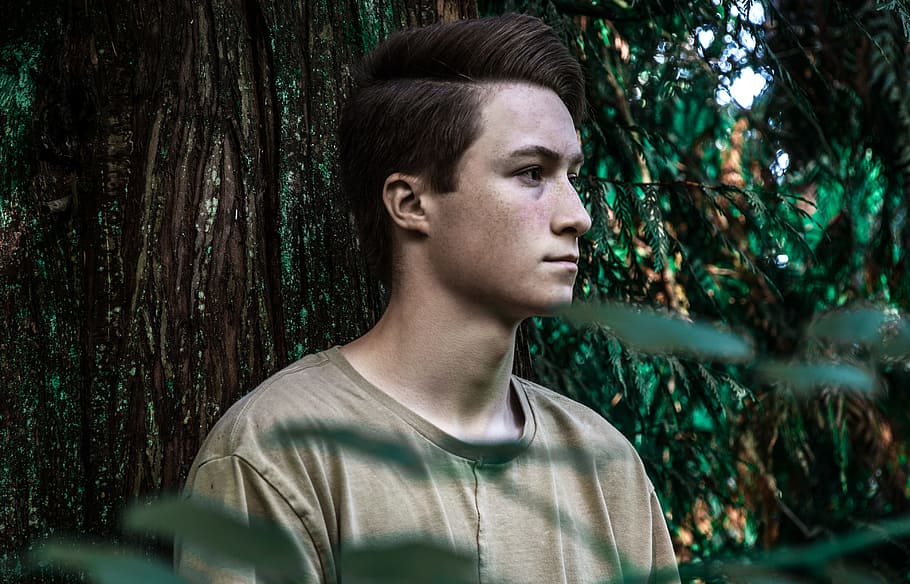 Man Wearing Brown Shirt Near Tree, bark, blur, boy, branches HD wallpaper