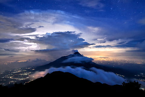 black mountain and white clouds, merapi, starry sky, thundercloud HD wallpaper