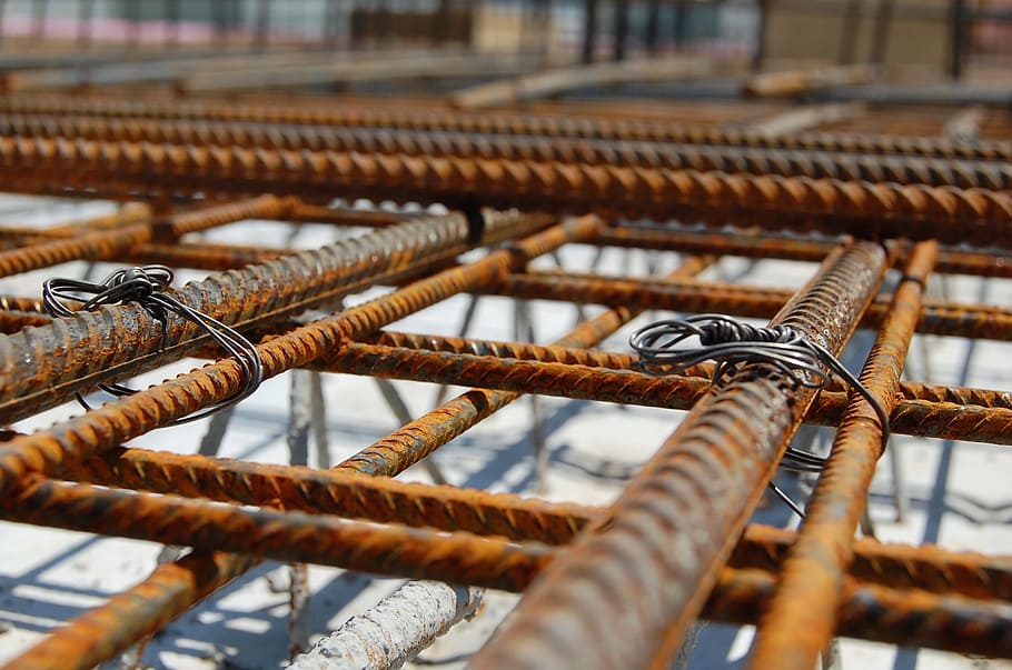 selective focus photography of rusted flat bars, welded wire mesh HD wallpaper