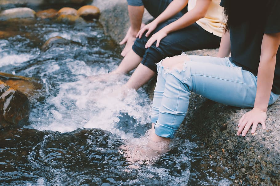 People In Jeans With Feet In Water, cool, enjoyment, flow, fun HD wallpaper