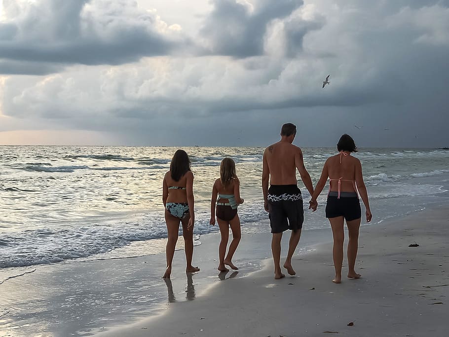 family walking on beach shore, Vacation, St Pete Beach, florida, HD wallpaper
