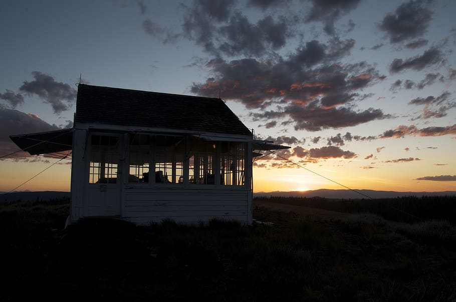house, cottage, cabin, sky, clouds, gradient, dusk, dawn, lights HD wallpaper
