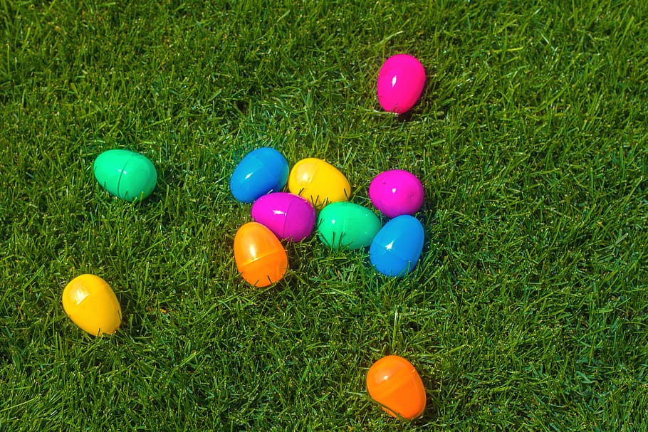 assorted plastic egg containers, Easter eggs on grass field, easter egg hunt HD wallpaper