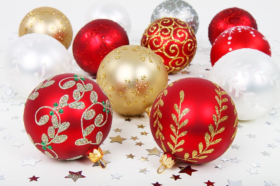 photo of Christmas balls on white textile, background, bauble HD wallpaper