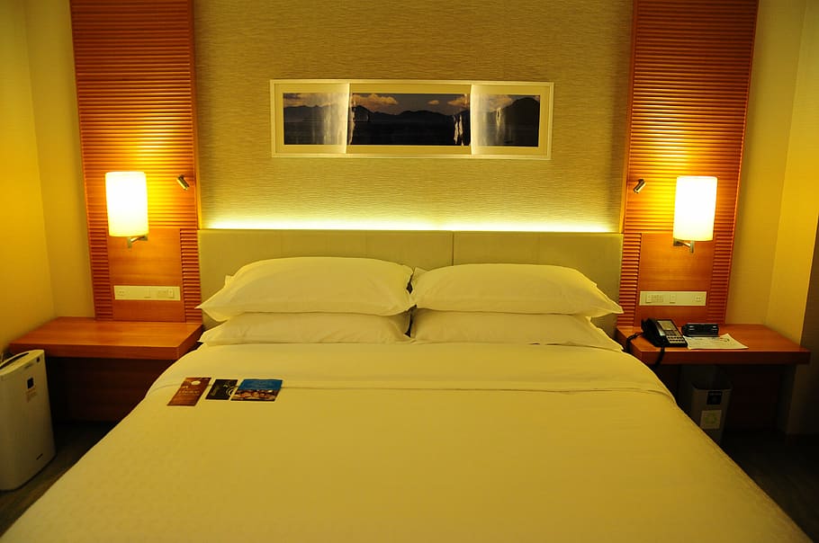 two turned on sconce on wall, bed, hotel, hiroshima, furniture HD wallpaper