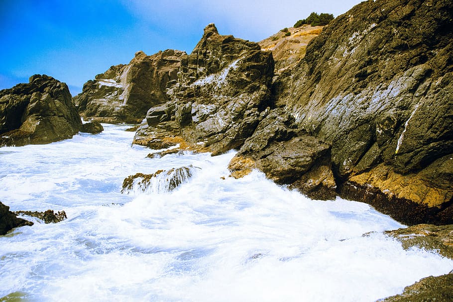 beach, daylight, landscape, mossy rocks, motion, mountain, nature HD wallpaper