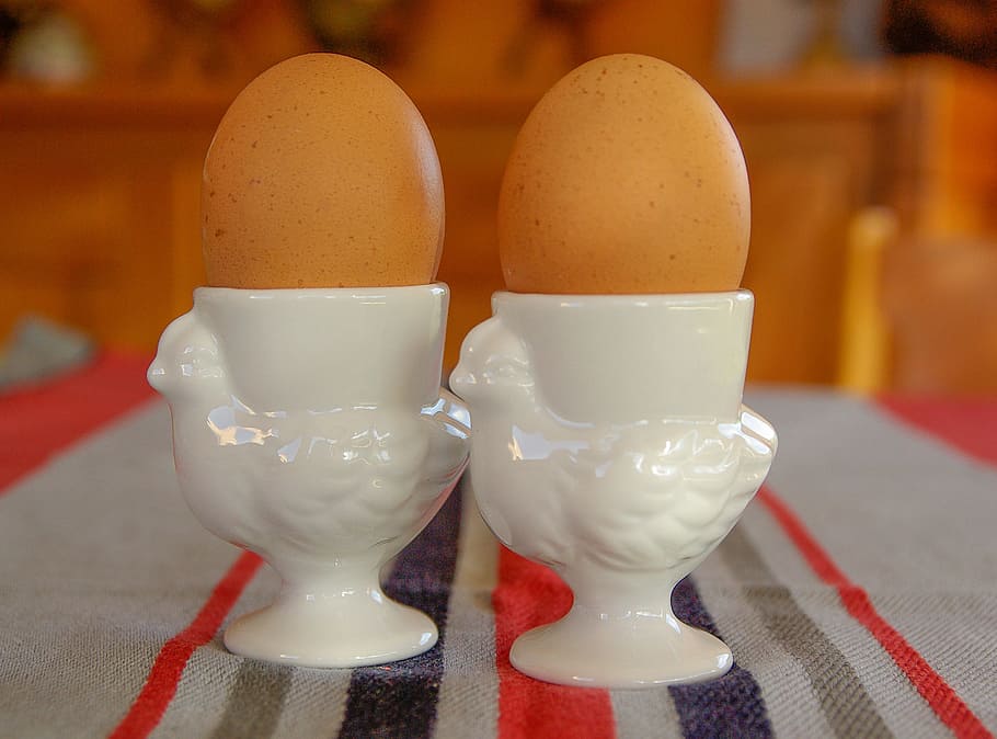 boiled eggs, egg cups, hen, food and drink, eggcup, close-up, HD wallpaper