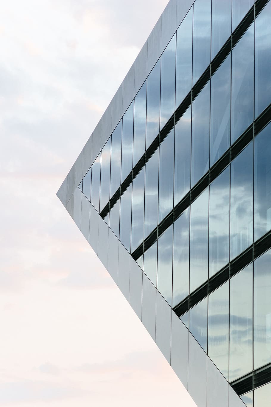 Building, Sky Scrapper, Looking Up, modern, futuristic, city HD wallpaper