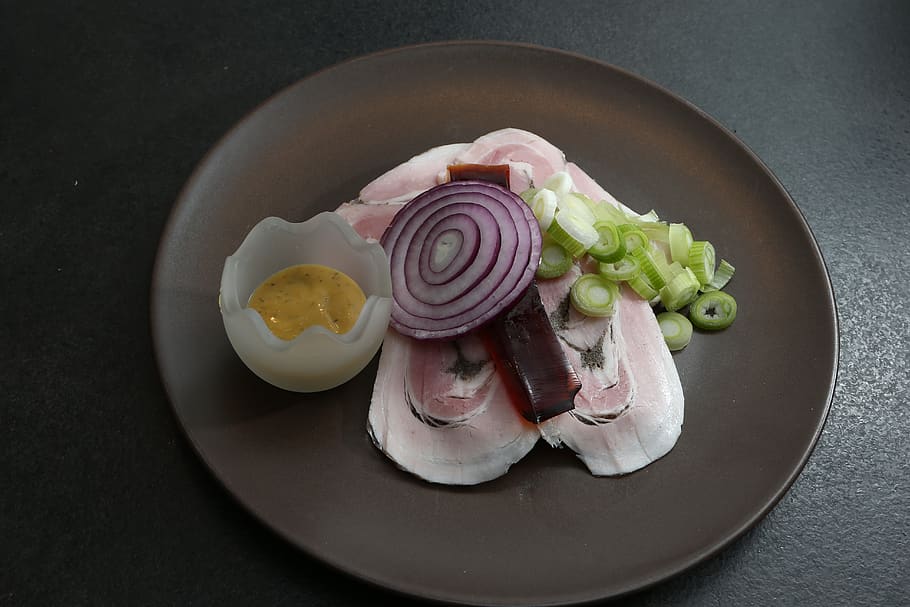 roll sausage, open-faced sandwiches, onion, red onion, cloud