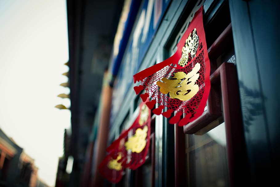 restaurant, building, blur, red, hanging, focus on foreground HD wallpaper