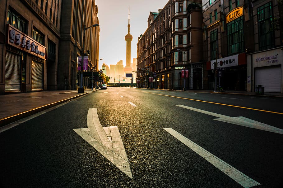 black asphalt road in middle of city during daytime, silhoutted of Oriental Pearl Tower in Shanghai, HD wallpaper