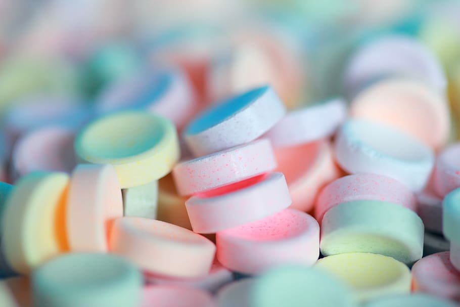 assorted-color candies, round assorted-color candy lot, sweets HD wallpaper