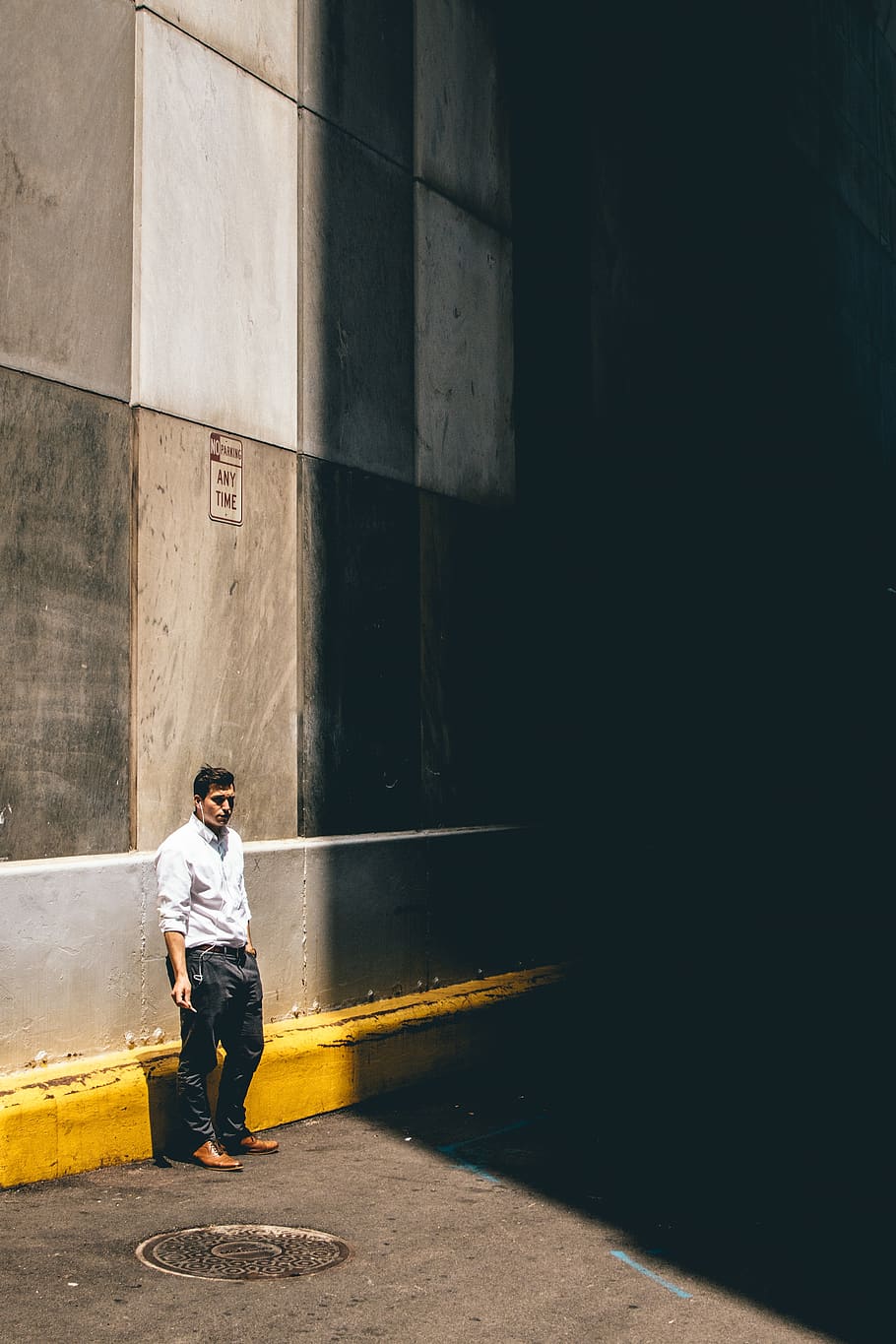 architecture, building, wall, shadow, people, standing, alone HD wallpaper