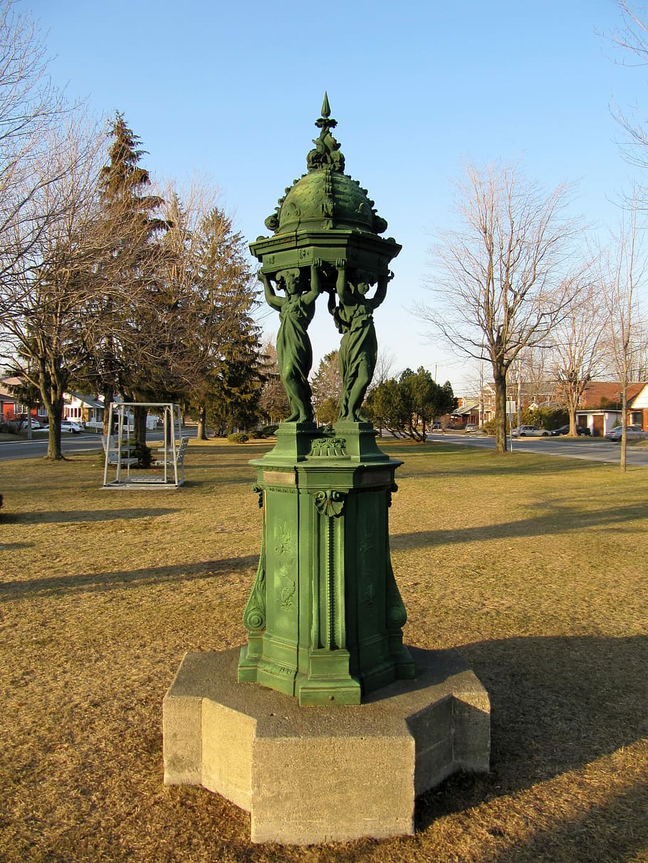 Wallace fountain at Isabelle park in Quebec, Canada, photos, landscape