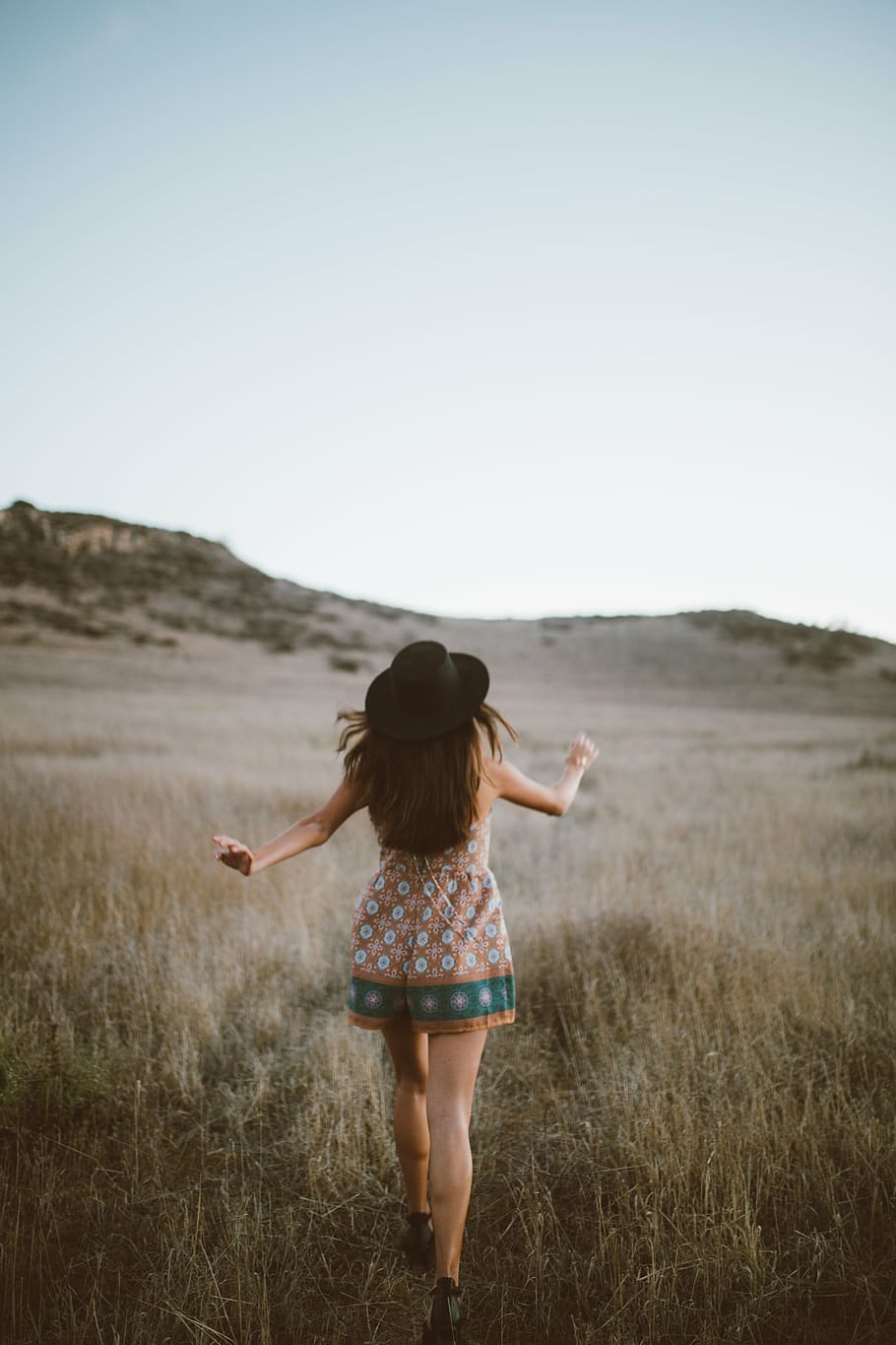 enjoyment, field, dom, fun, girl, grass, landscape, leisure HD wallpaper