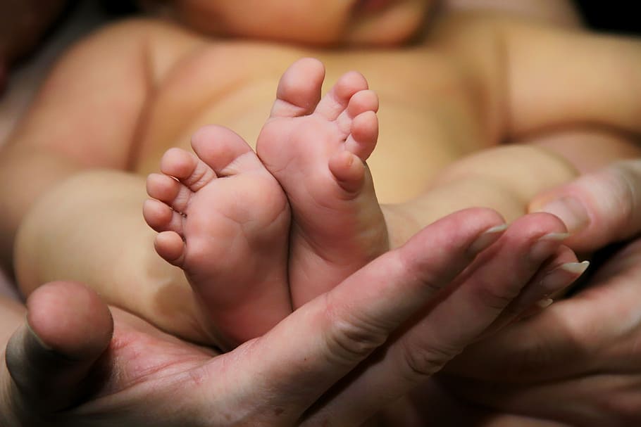 person carrying baby, baby feet, ten, newborn, small child, reborn