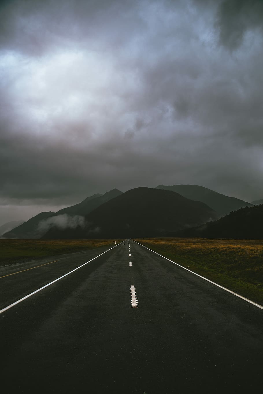 gray road under cloudy sky, landscape photography of mountains HD wallpaper