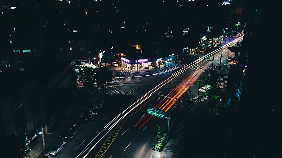 timelapse photography of vehicle passing on road at nighttime, aerial photography of cross road HD wallpaper