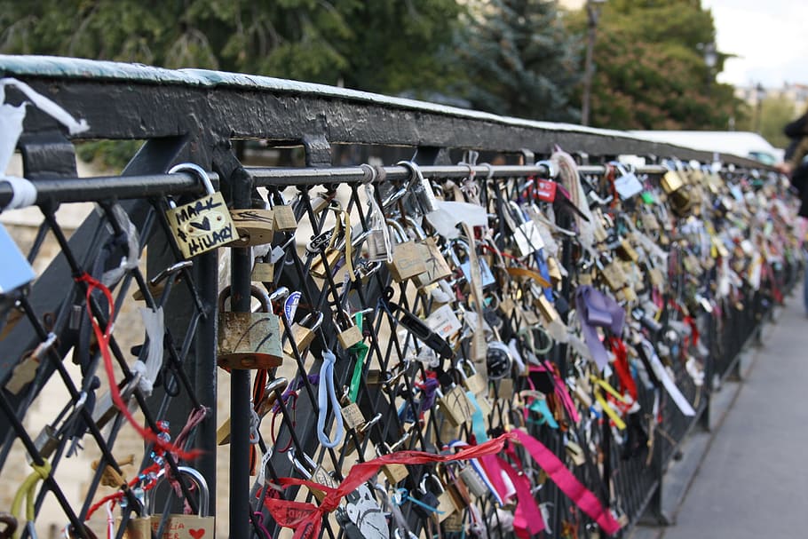 paris, castle, love, bridge, railing, lock, padlock, love lock HD wallpaper