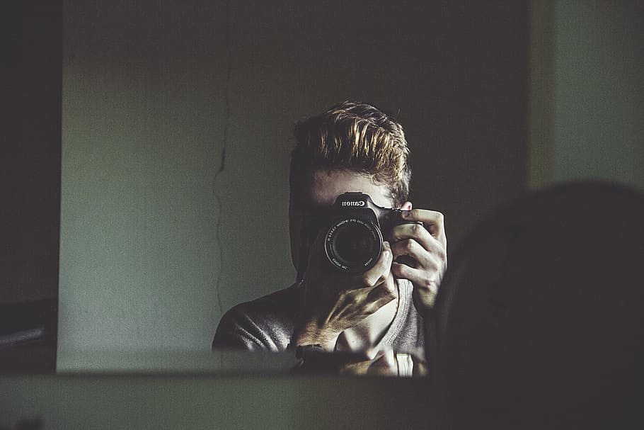 man taking photo on mirror, man taking photo using black camera through mirror HD wallpaper