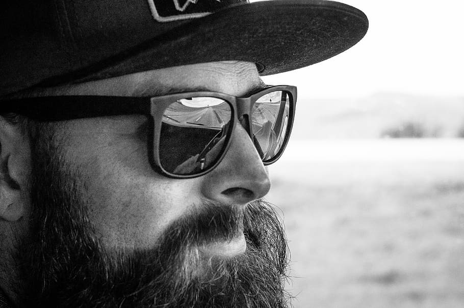 grayscale photography of man wearing sunglasses and hat, grayscale photography of man wearing sunglasses HD wallpaper