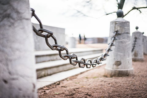 Iron Chain Around Historic Monument, architecture, city, connection HD wallpaper