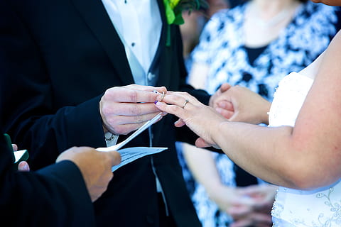 groom putting ring on bride's finger, Vows, Wedding, Ring, Married HD wallpaper