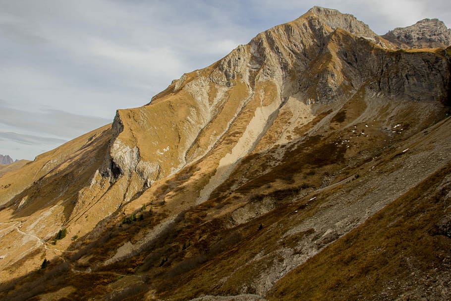 Tiny Footpath to the top of the Alps, brown mountains, rock, cliff HD wallpaper