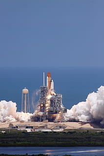spacecraft launching off pod, space shuttle atlantis, pad, astronaut HD wallpaper
