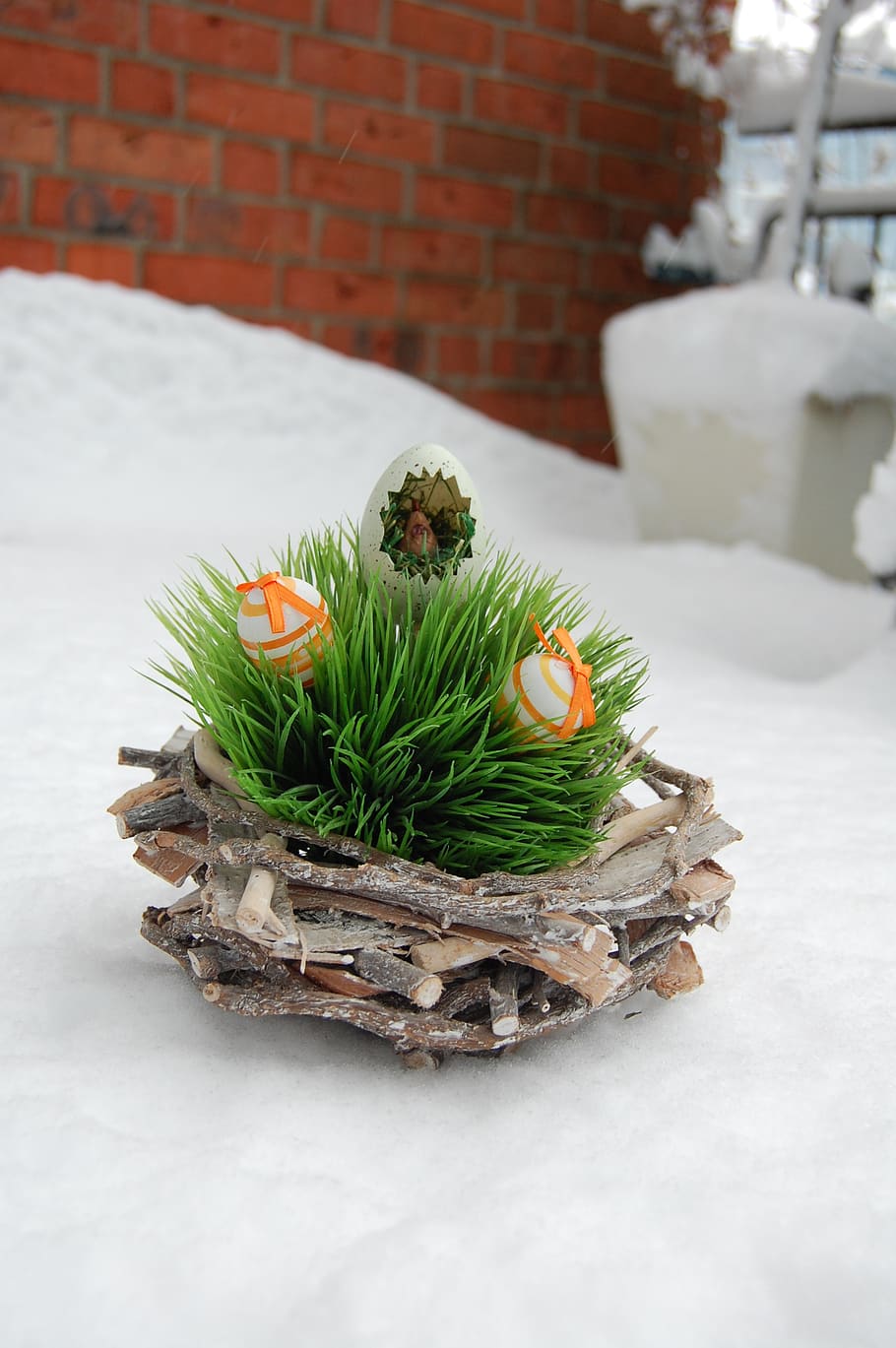 easter, snow, winter, easter egg, easter nest, celebration HD wallpaper