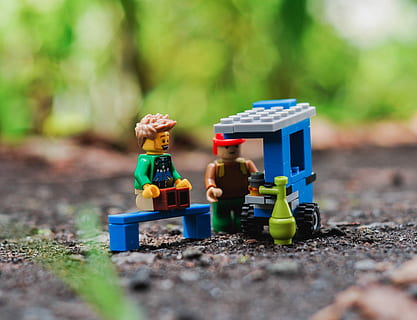 Enjoying Meatball, two male Lego mini figures, toy, building HD wallpaper