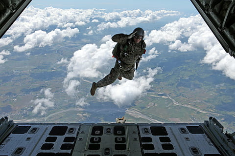 sky diver jumped on air, airborne, soldier, task, cloud, flying HD wallpaper