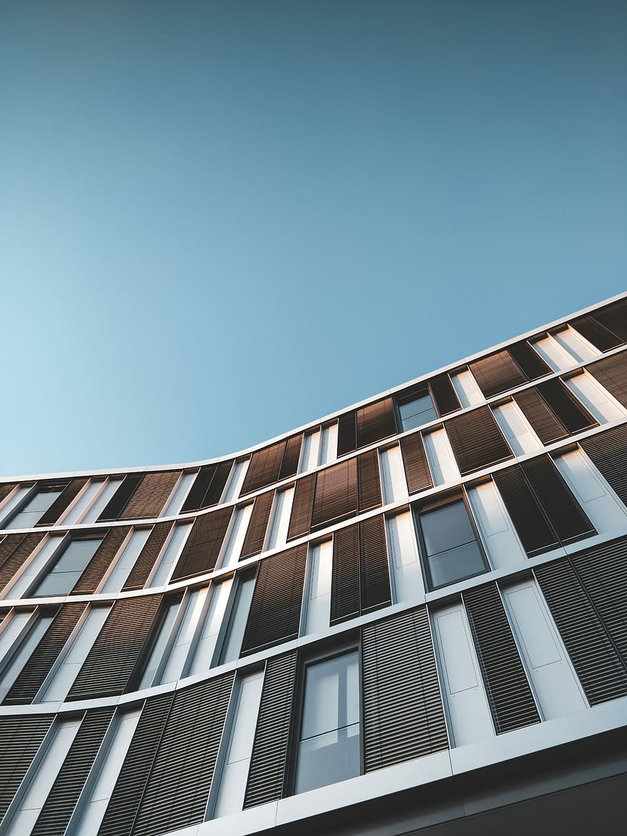 low-angle photography gray concrete building, low angle of concrete building HD wallpaper