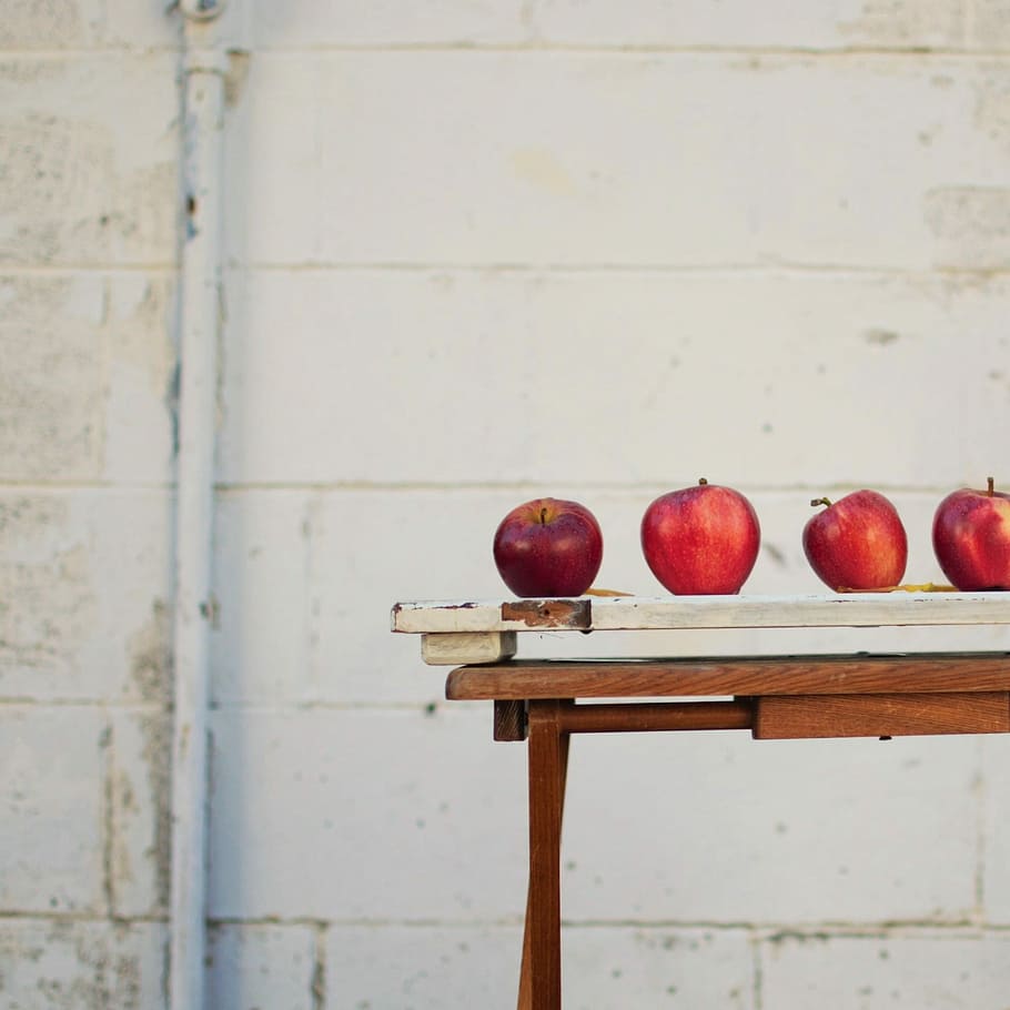 red apples on white wooden board, four honecrisps on white and brown wooden table HD wallpaper