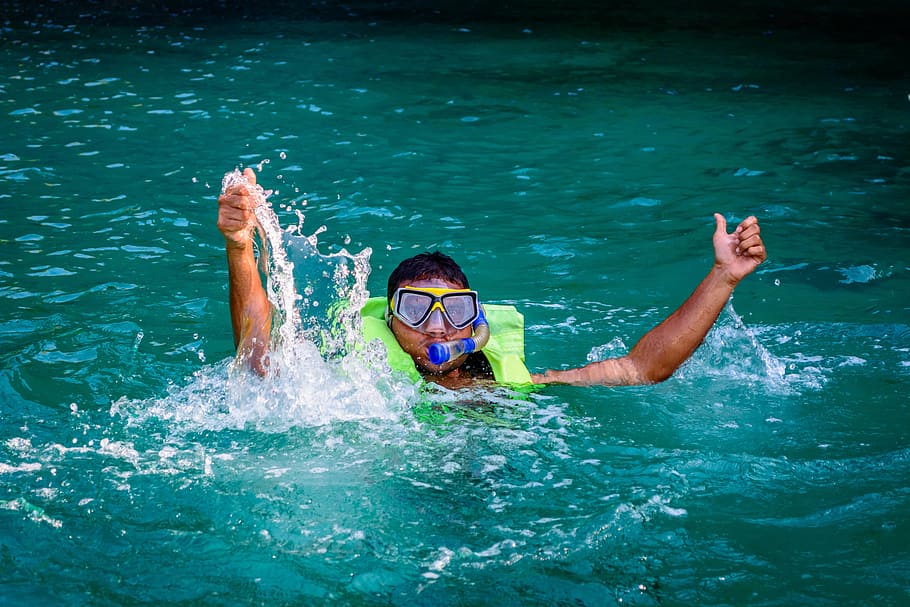 man wearing green snorkel in body of water, beach, dive, diving HD wallpaper