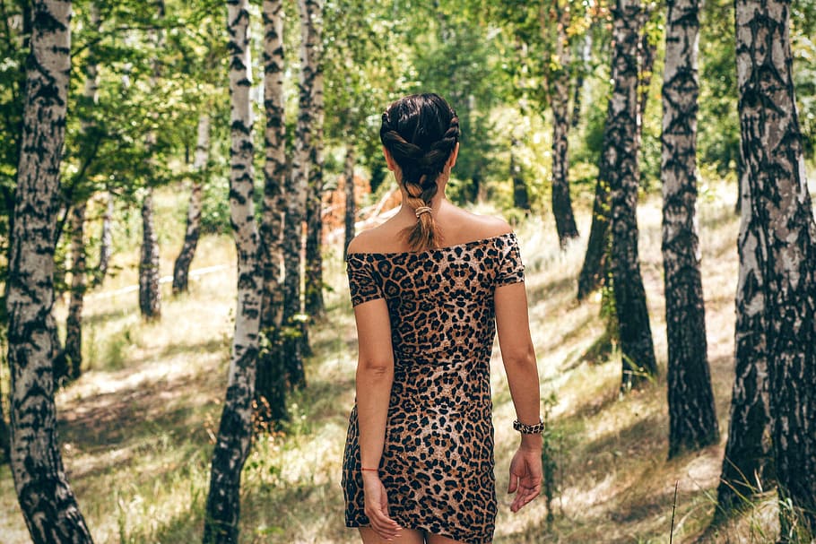 photo of woman wearing leopard print bodycon off-shoulder dress, HD wallpaper