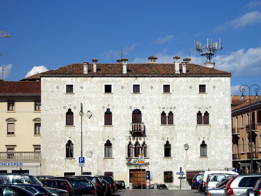 Venetian house in Udine, Italy, photos, public domain, architecture