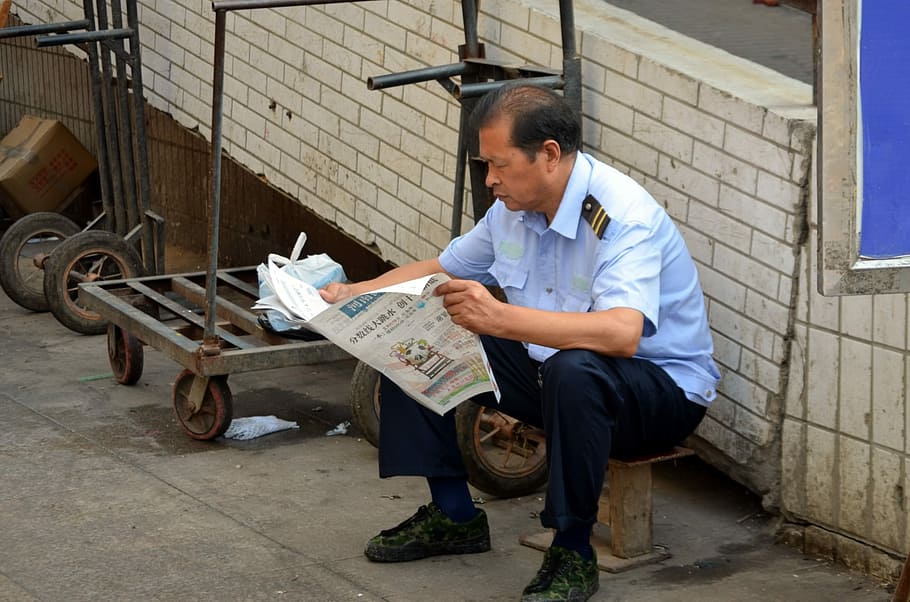 Man, Relax, Break, Reading, News, newspaper, one man only, only men HD wallpaper