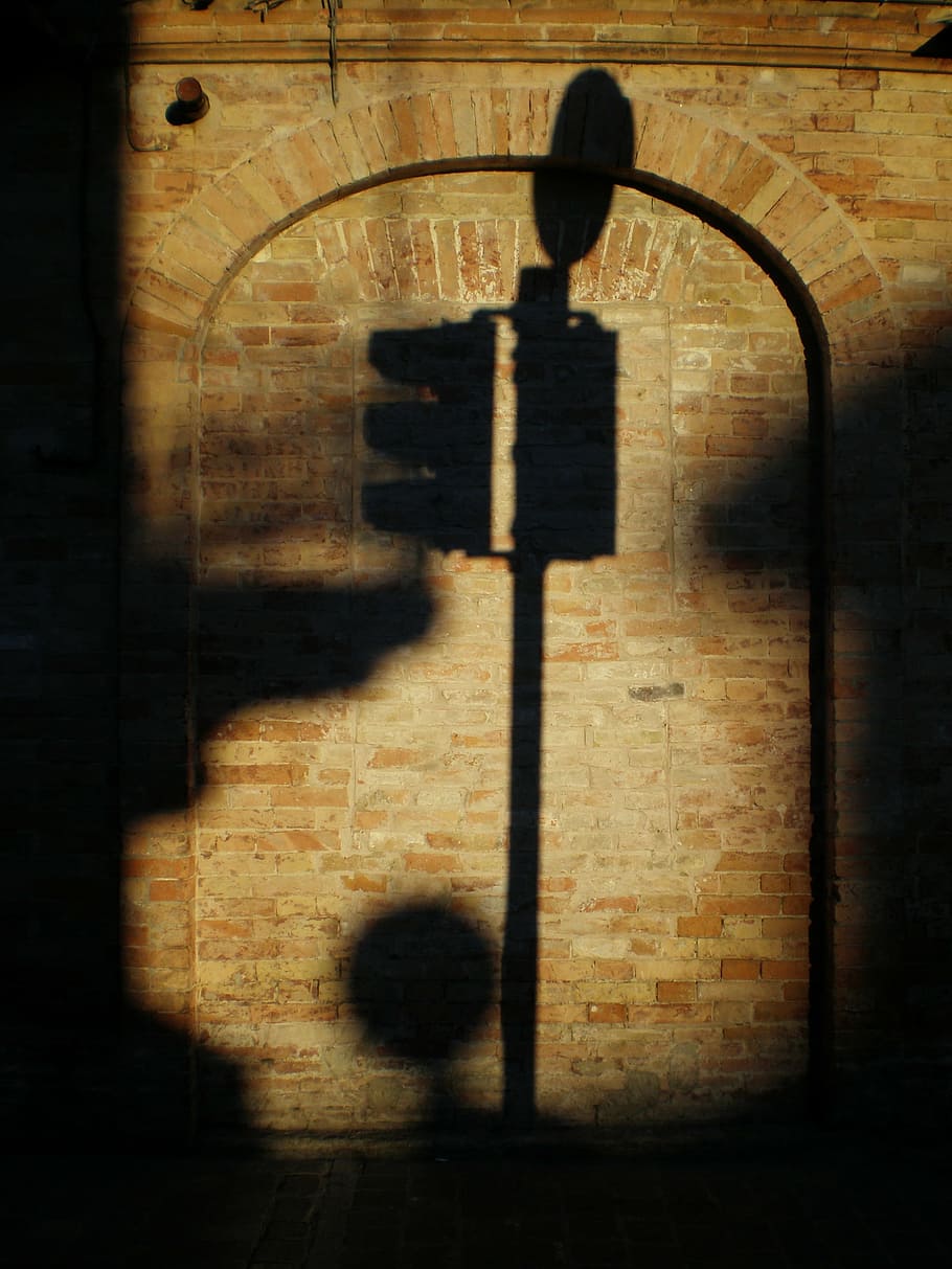 traffic light, shadows, sunset, road, brick, wall, brick wall HD wallpaper