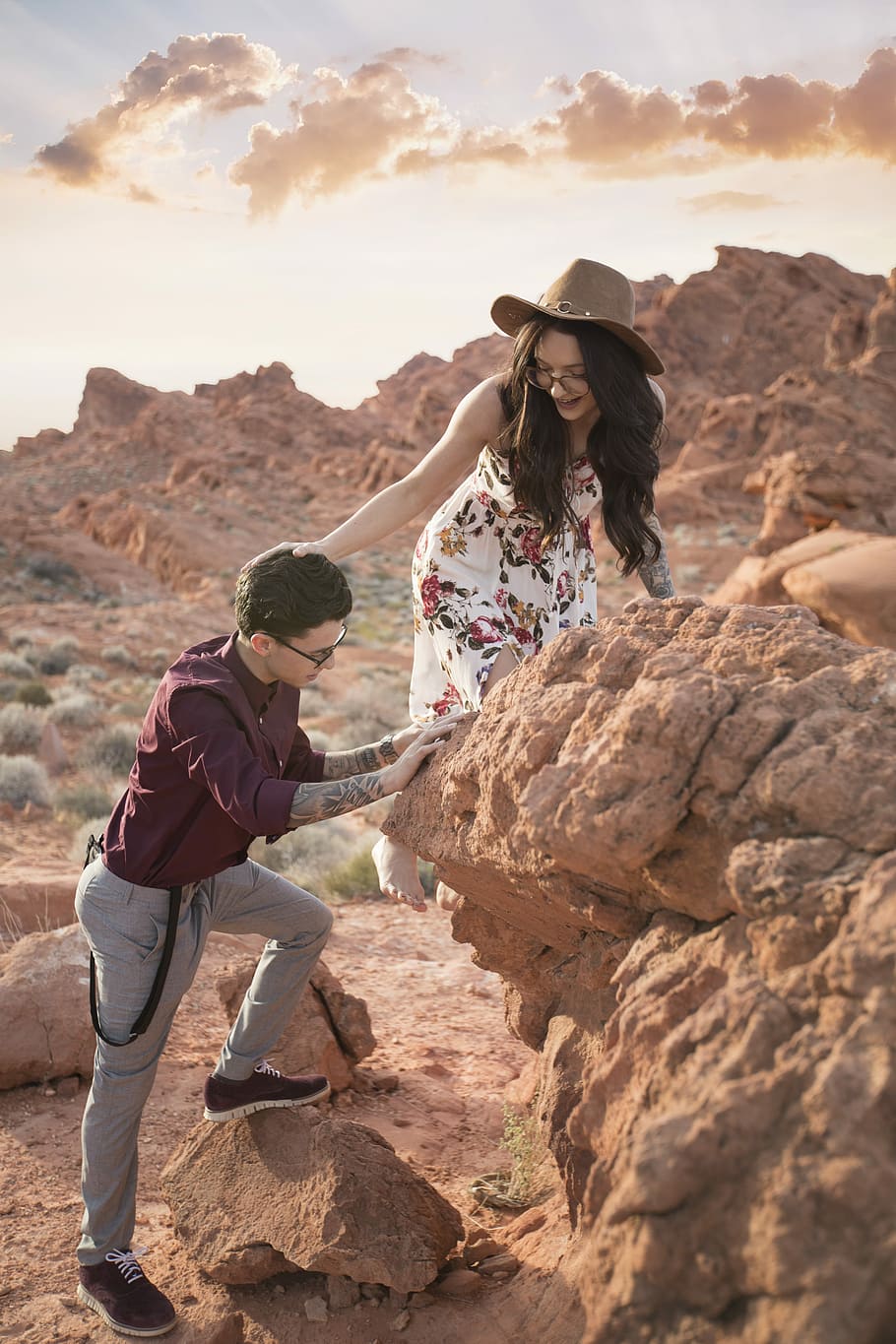 man and woman climbing on rocks, man and woman climbing rock HD wallpaper