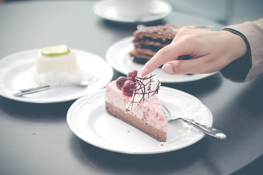 strawberry cheese cake, blur, cherry, chocolate, close-up, cream HD wallpaper
