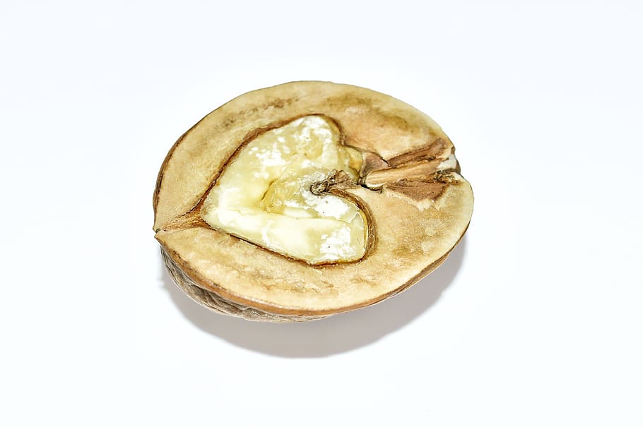 nut, walnut, nuts, fruit bowl, brown, food, shell, close, heart HD wallpaper