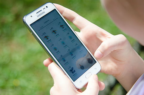 woman holding white Samsung Android smartphone, pokemon go HD wallpaper