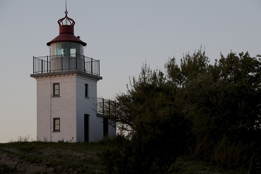 lighthouse, tree, sundown, evening, dusk, sea, beacon, building exterior HD wallpaper