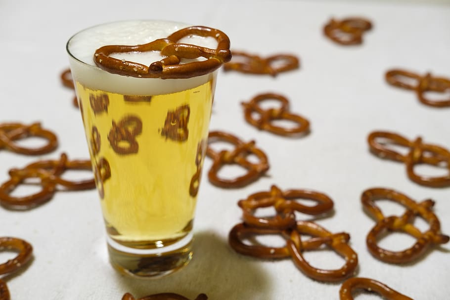 pretzel, pretzels, prezel, lye pretzel, beer, drink, alcohol, HD wallpaper