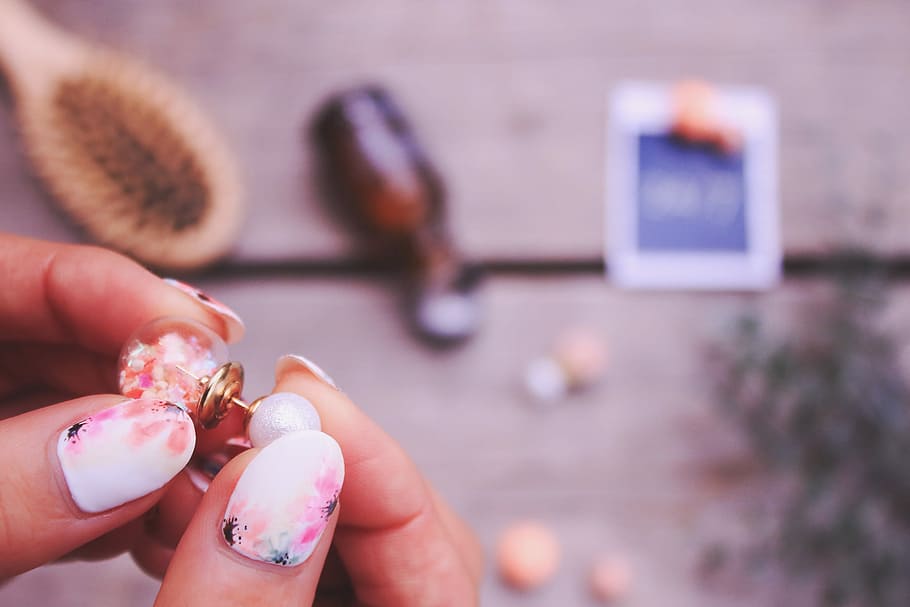 unpared gold and white earring, human Hand, beauty Product, women HD wallpaper