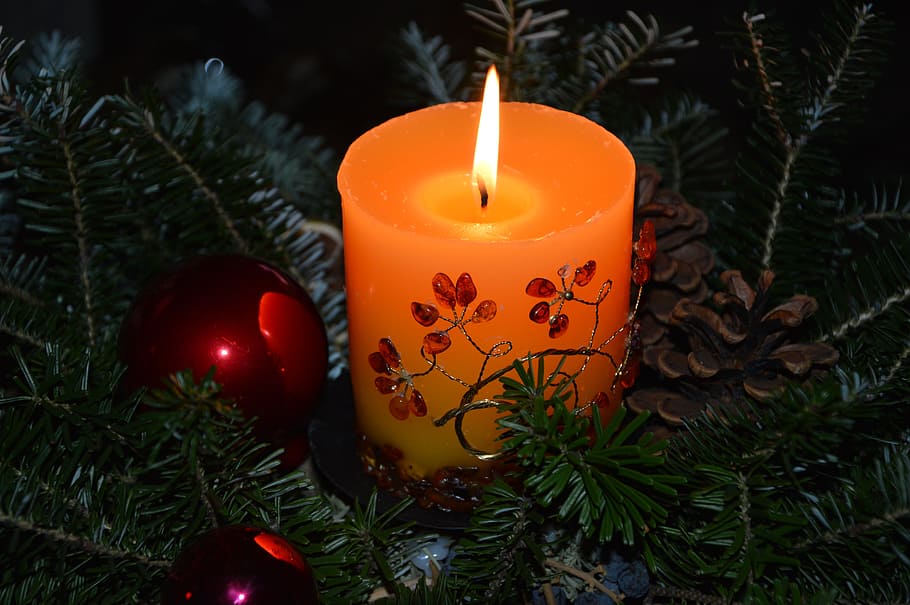 Hd Wallpaper Yellow Pillar Candle Christmas Advent Christmas Flower Arrangement Wallpaper Flare