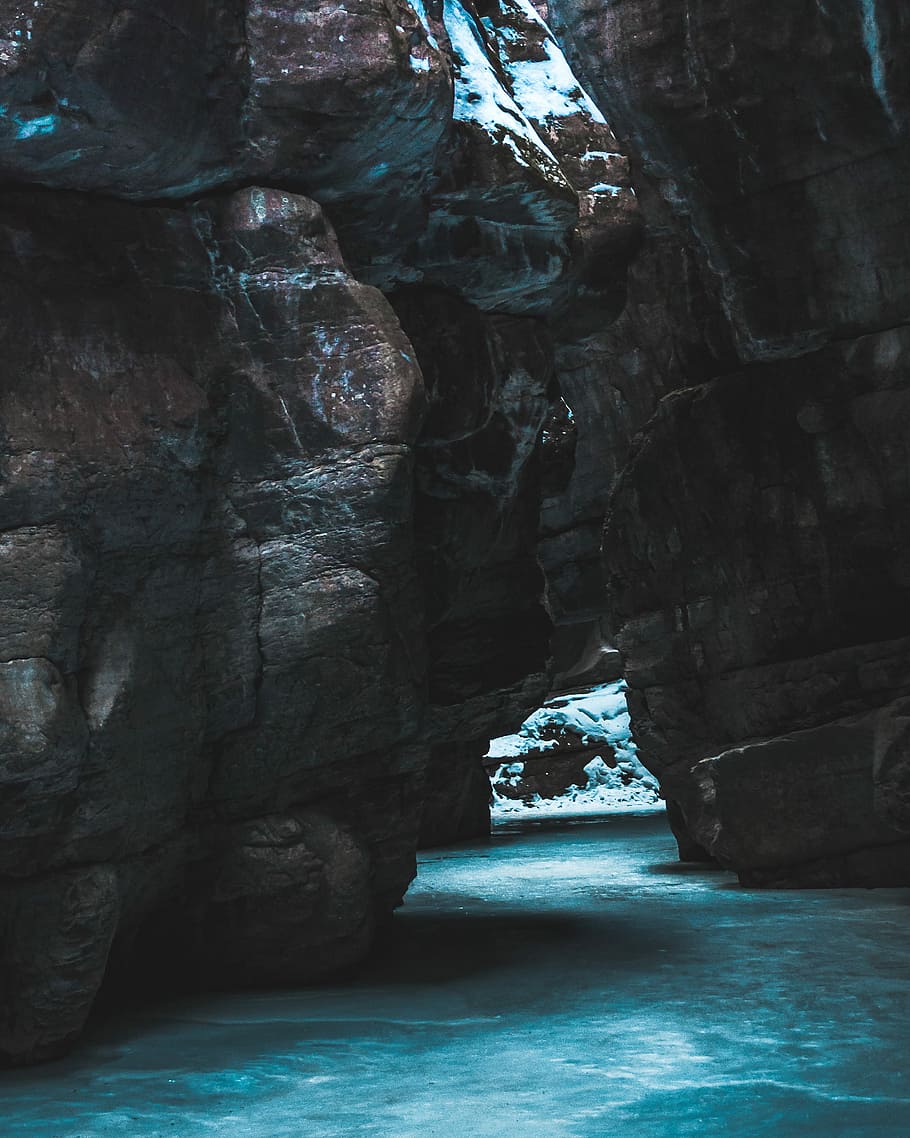 cave on body of water, brown rock formation near body of water HD wallpaper