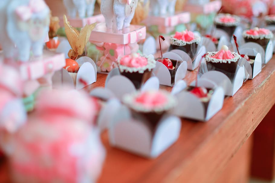 pink and white flower party favors, wood, ship, table, cherry HD wallpaper