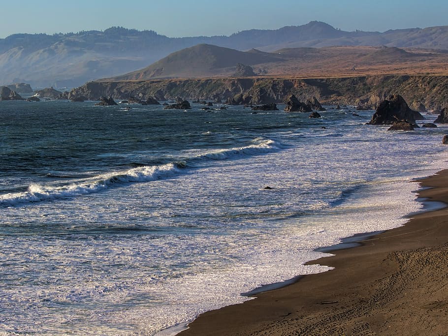 waves crashing on shore, landscape photo of shore, beach, ocean HD wallpaper